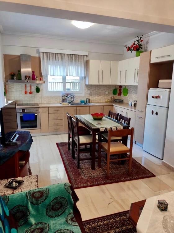 Marys House , Lovely 2-Bedroom Apartment Salonicco Esterno foto