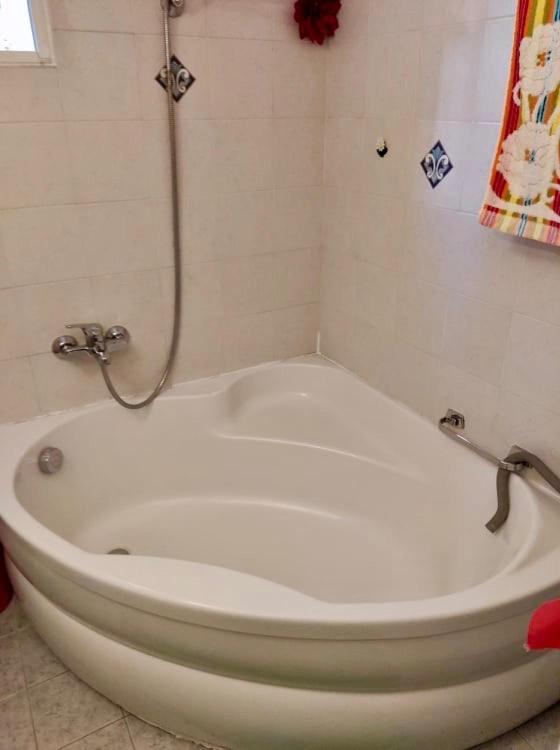 Marys House , Lovely 2-Bedroom Apartment Salonicco Esterno foto