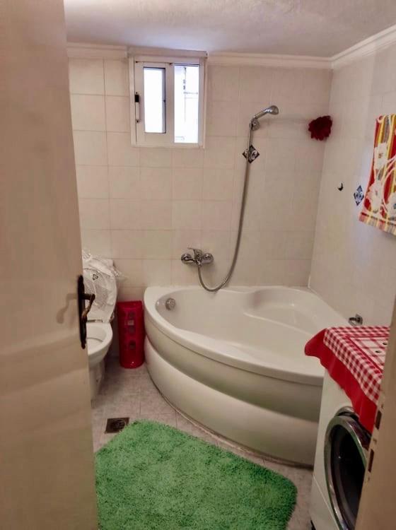 Marys House , Lovely 2-Bedroom Apartment Salonicco Esterno foto