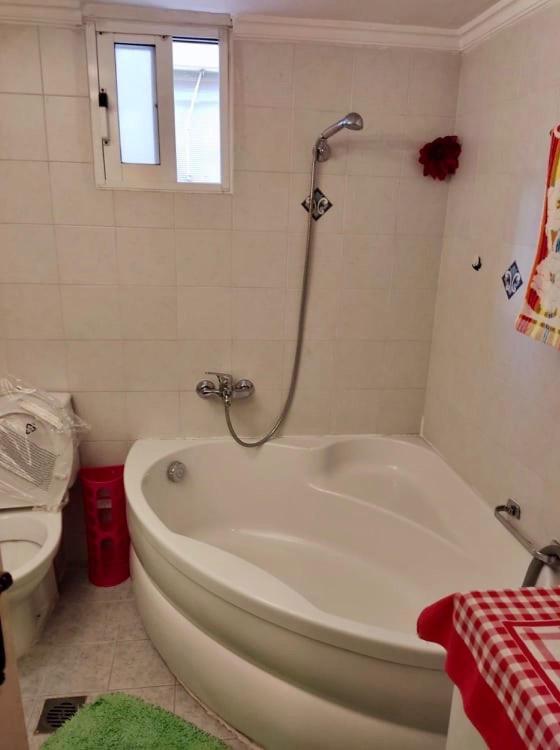 Marys House , Lovely 2-Bedroom Apartment Salonicco Esterno foto